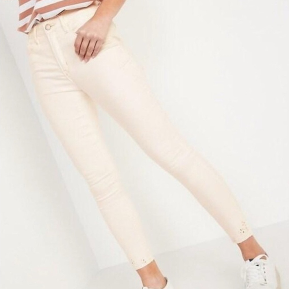 NWOT Old Navy High Waisted Embroidered Cutwork Rockstar Super Skinny Jeans